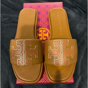 NWT TB Double T Sportslide napa leather/calf. Color Aged Camello/Gold